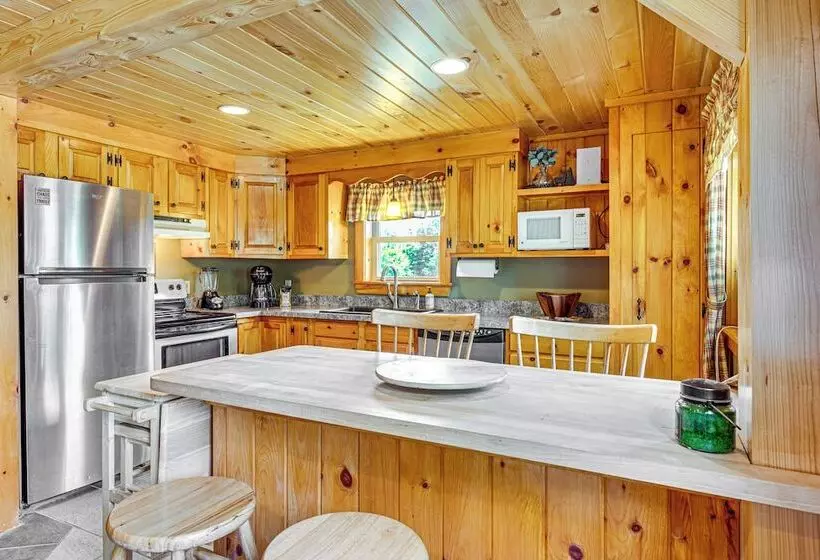 Rustic Cabin In West Danville W/ Deck & Fire Pit!