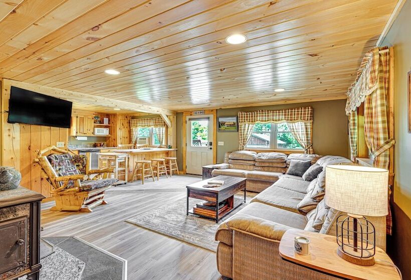 Rustic Cabin In West Danville W/ Deck & Fire Pit!