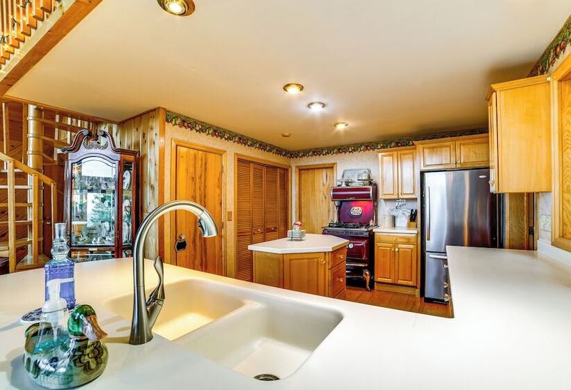 Secluded Oxford Cabin On 75 Acres: Sunset Views!