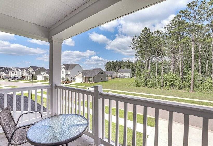 Patio & Backyard: Spacious Home In Moncks Corner