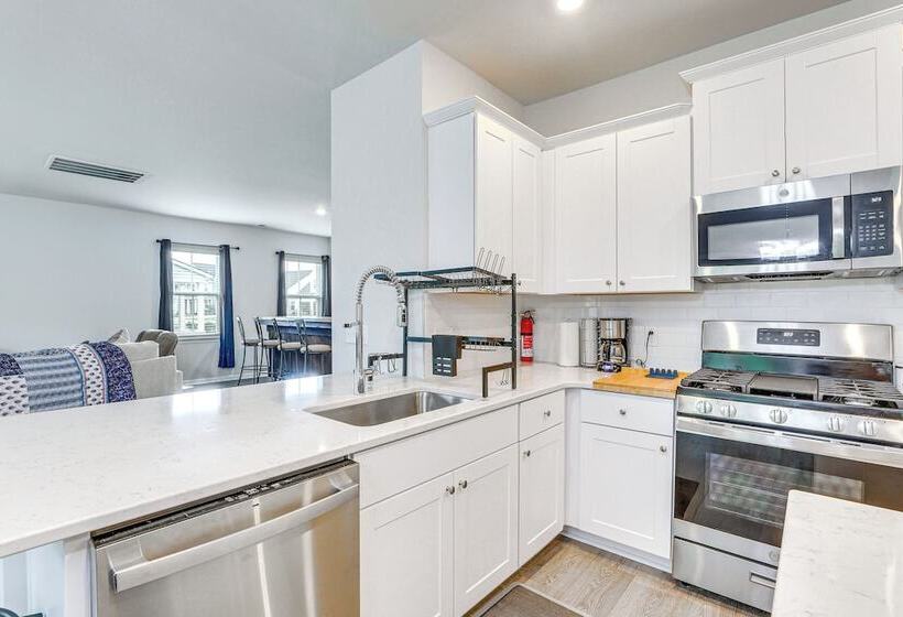 Patio & Backyard: Spacious Home In Moncks Corner