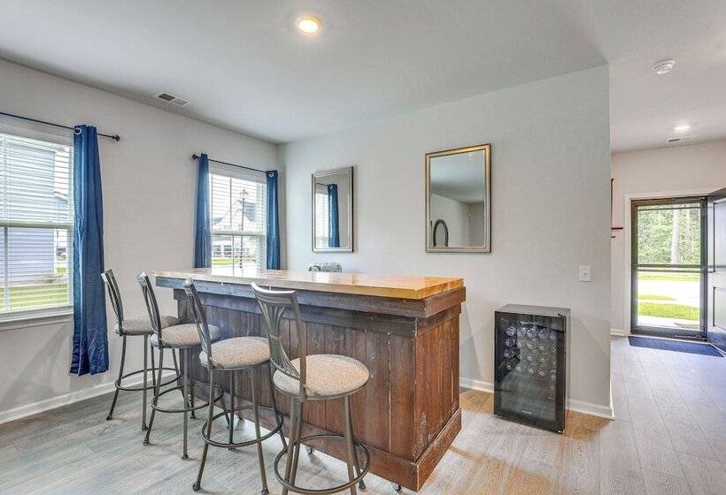 Patio & Backyard: Spacious Home In Moncks Corner