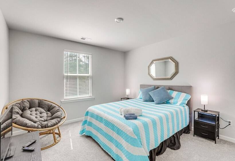 Patio & Backyard: Spacious Home In Moncks Corner