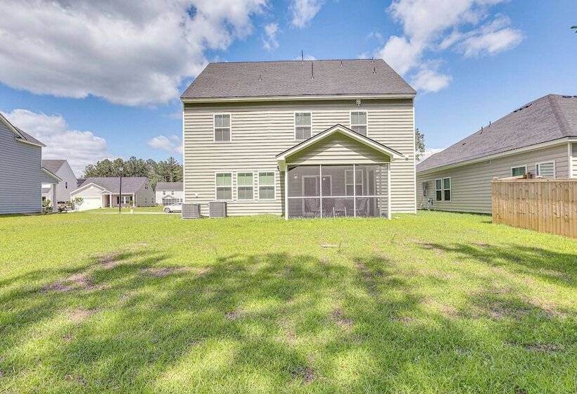 Patio & Backyard: Spacious Home In Moncks Corner