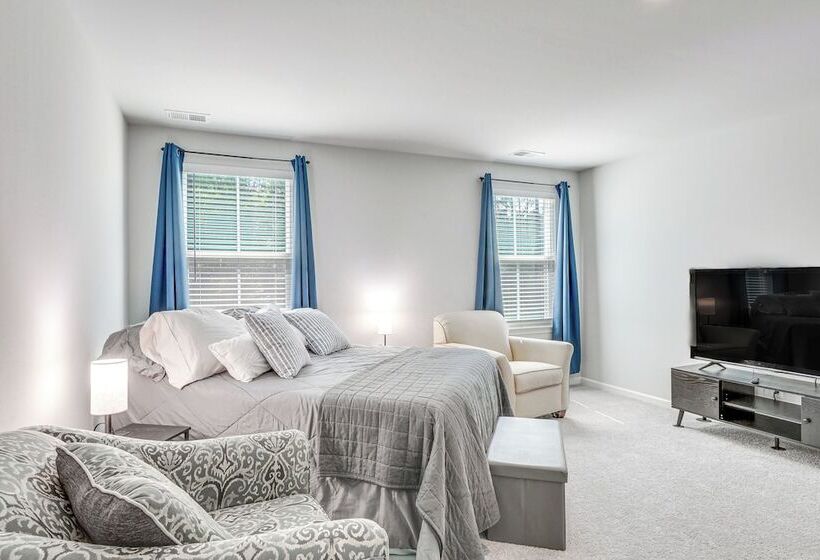 Patio & Backyard: Spacious Home In Moncks Corner