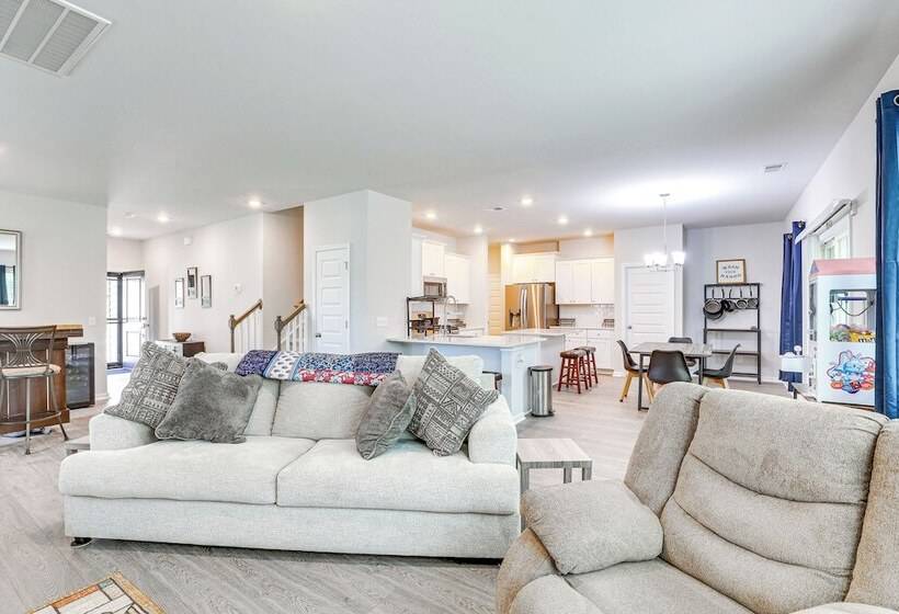 Patio & Backyard: Spacious Home In Moncks Corner