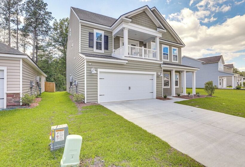 Patio & Backyard: Spacious Home In Moncks Corner