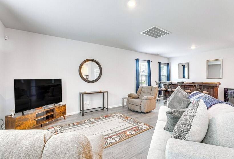 Patio & Backyard: Spacious Home In Moncks Corner