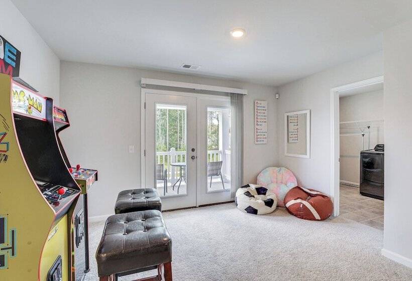 Patio & Backyard: Spacious Home In Moncks Corner