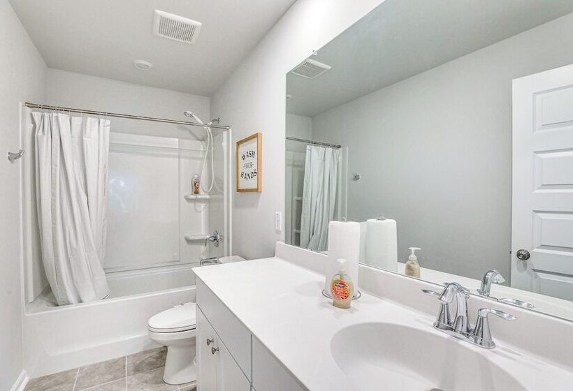 Patio & Backyard: Spacious Home In Moncks Corner