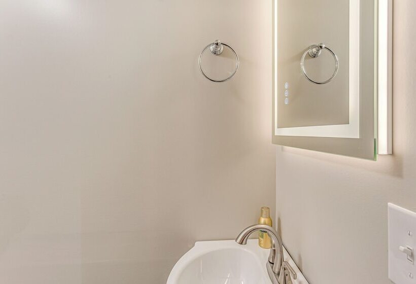 Whiteville Home W/ Fire Pit Near Lake Waccamaw!