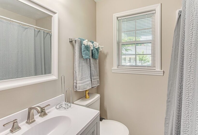 Whiteville Home W/ Fire Pit Near Lake Waccamaw!