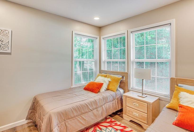 Whiteville Home W/ Fire Pit Near Lake Waccamaw!