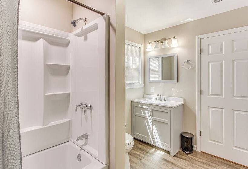 Whiteville Home W/ Fire Pit Near Lake Waccamaw!