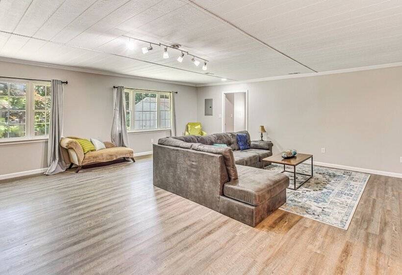 Whiteville Home W/ Fire Pit Near Lake Waccamaw!