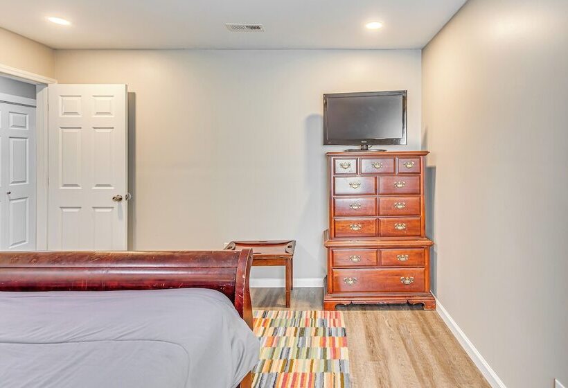 Whiteville Home W/ Fire Pit Near Lake Waccamaw!