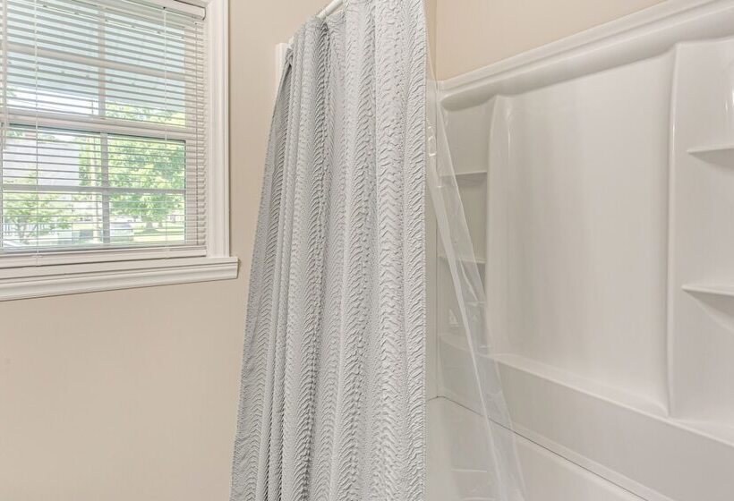 Whiteville Home W/ Fire Pit Near Lake Waccamaw!