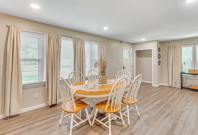 Whiteville Home W/ Fire Pit Near Lake Waccamaw!