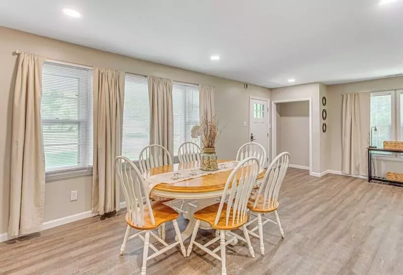 Whiteville Home W/ Fire Pit Near Lake Waccamaw!
