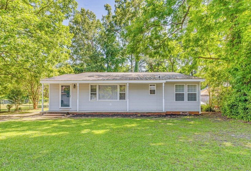 Whiteville Home W/ Fire Pit Near Lake Waccamaw!