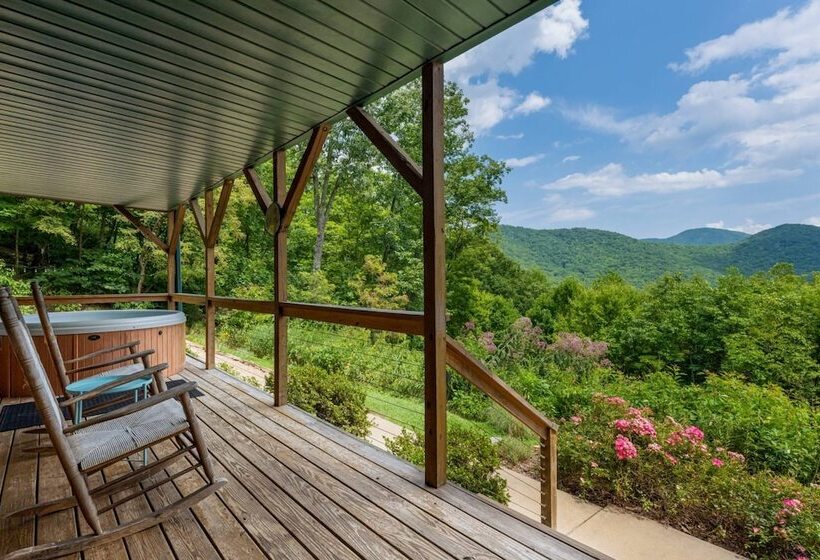 Among The Clouds By Avantstay Views + Hot Tub