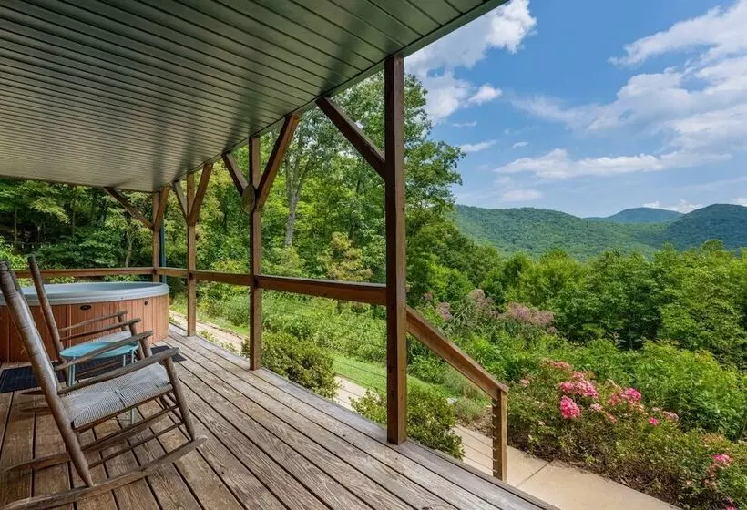 Among The Clouds By Avantstay Views + Hot Tub