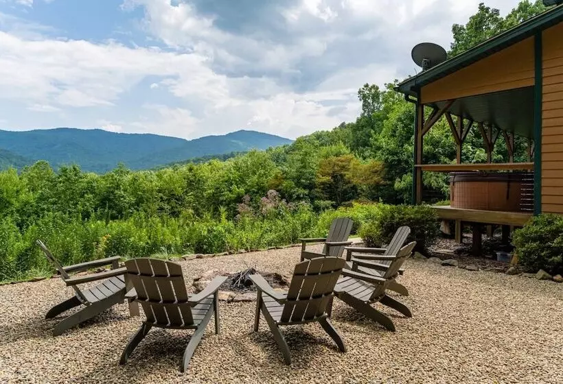 Among The Clouds By Avantstay Views + Hot Tub