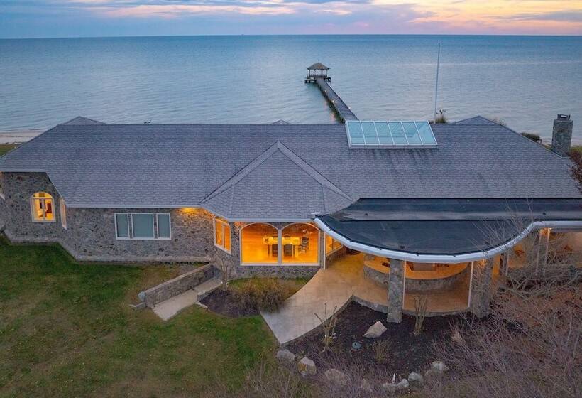 Bay House By Avantstay Waterfront, Pier, Pond