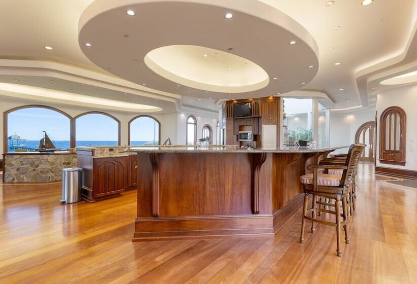 Bay House By Avantstay Waterfront, Pier, Pond