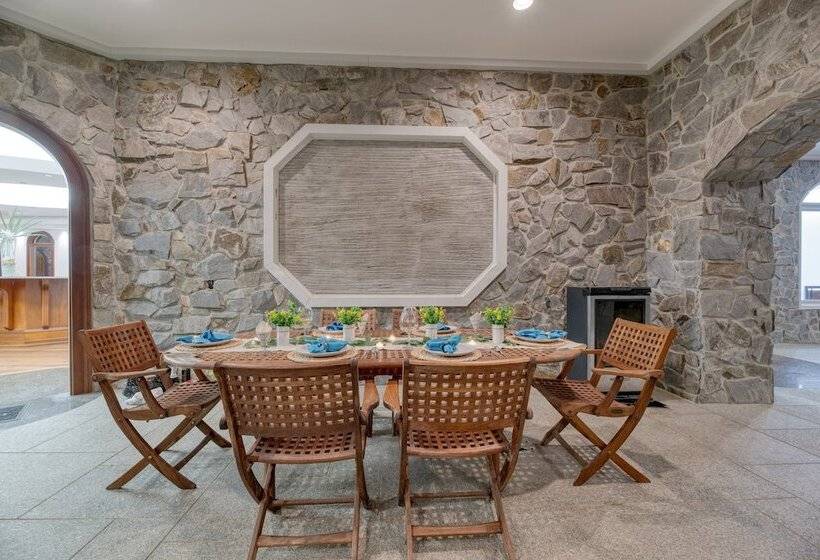 Bay House By Avantstay Waterfront, Pier, Pond