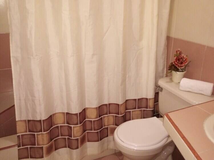 تختخواب و صبحانه Hostal La Esmeralda