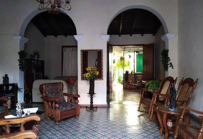 ベッドアンドブレックファースト Hostal La Esmeralda