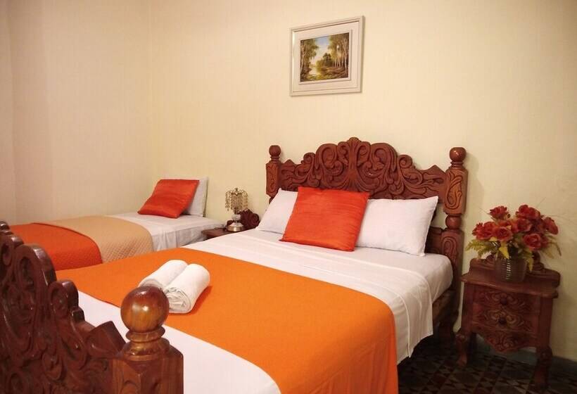 تختخواب و صبحانه Hostal La Esmeralda