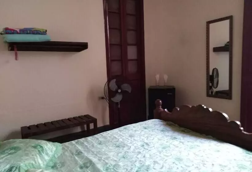 ベッドアンドブレックファースト Hostal La Esmeralda