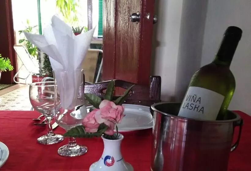 ベッドアンドブレックファースト Hostal La Esmeralda