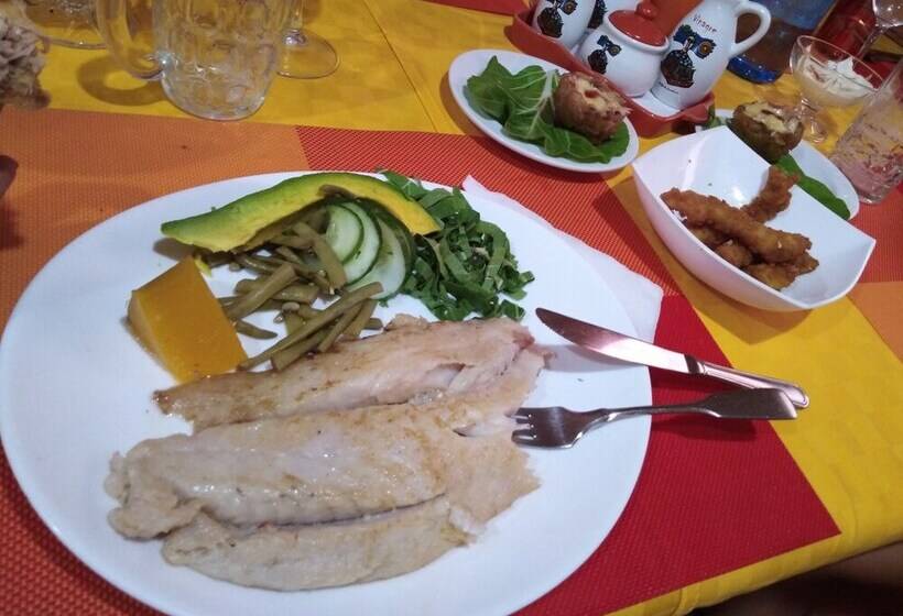 تختخواب و صبحانه Hostal La Esmeralda