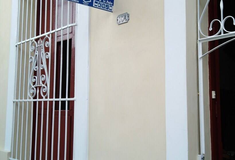 تختخواب و صبحانه Hostal La Esmeralda