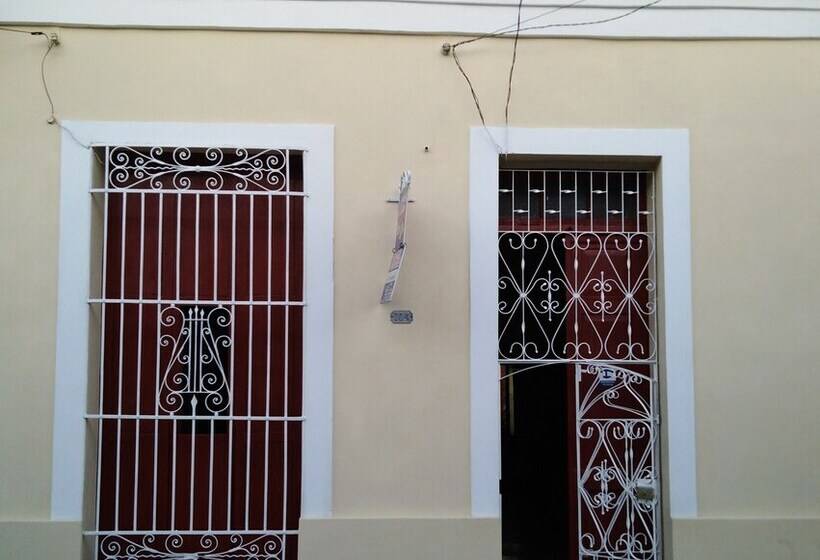 تختخواب و صبحانه Hostal La Esmeralda