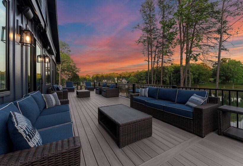 Black Bear Lodge By Avantstay Lakefront, Dock, Pool, Theater Sleeps 20+