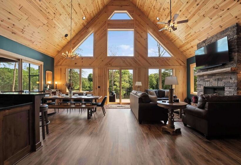 Black Bear Lodge By Avantstay Lakefront, Dock, Pool, Theater Sleeps 20+