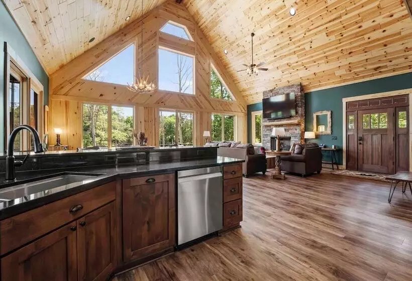 Black Bear Lodge By Avantstay Lakefront, Dock, Pool, Theater Sleeps 20+