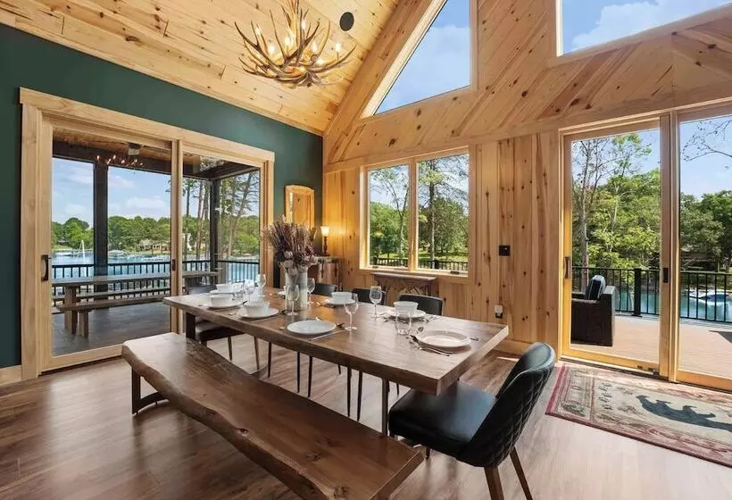 Black Bear Lodge By Avantstay Lakefront, Dock, Pool, Theater Sleeps 20+