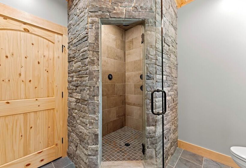 Black Bear Lodge By Avantstay Lakefront, Dock, Pool, Theater Sleeps 20+