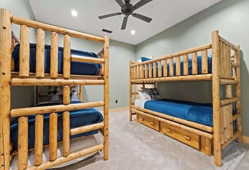 Black Bear Lodge By Avantstay Lakefront, Dock, Pool, Theater Sleeps 20+