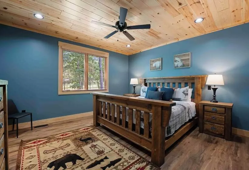 Black Bear Lodge By Avantstay Lakefront, Dock, Pool, Theater Sleeps 20+
