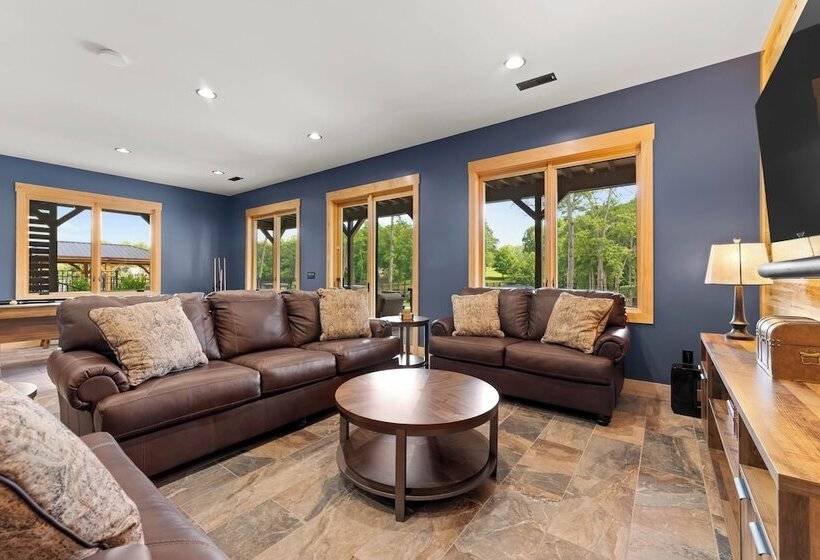 Black Bear Lodge By Avantstay Lakefront, Dock, Pool, Theater Sleeps 20+