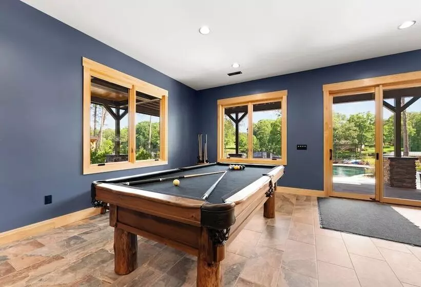 Black Bear Lodge By Avantstay Lakefront, Dock, Pool, Theater Sleeps 20+