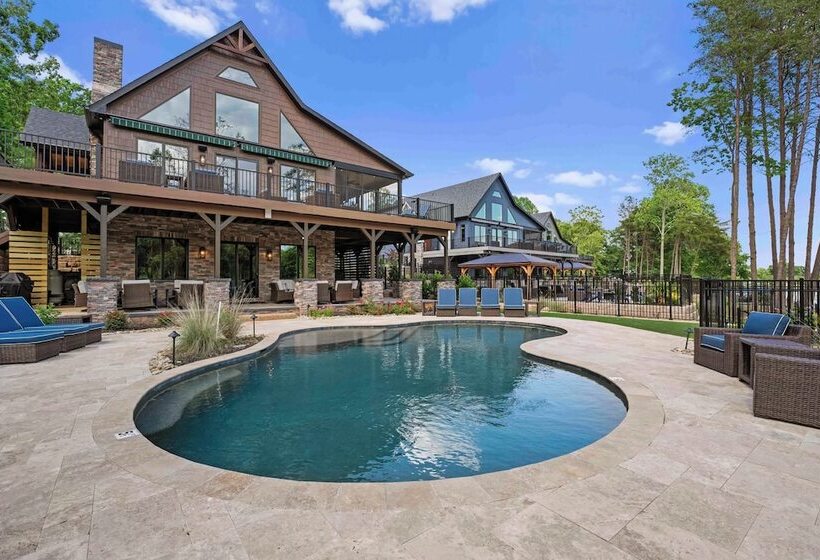 Black Bear Lodge By Avantstay Lakefront, Dock, Pool, Theater Sleeps 20+