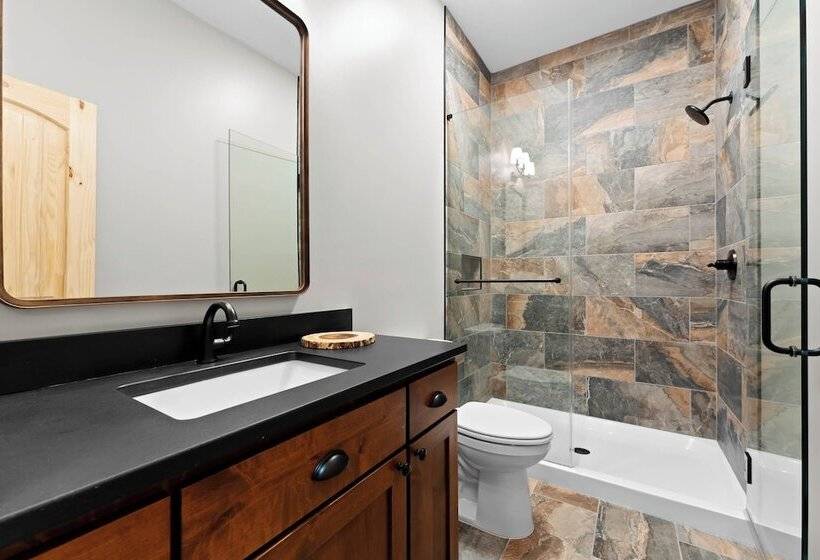 Black Bear Lodge By Avantstay Lakefront, Dock, Pool, Theater Sleeps 20+