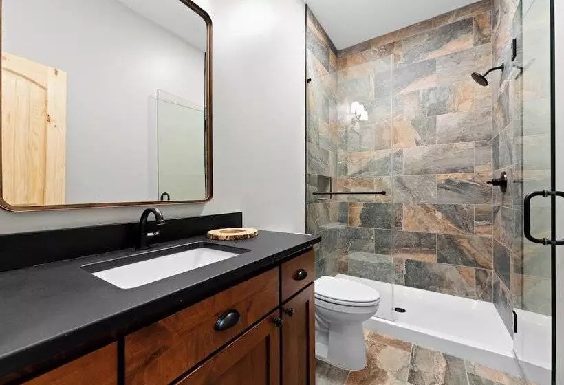 Black Bear Lodge By Avantstay Lakefront, Dock, Pool, Theater Sleeps 20+